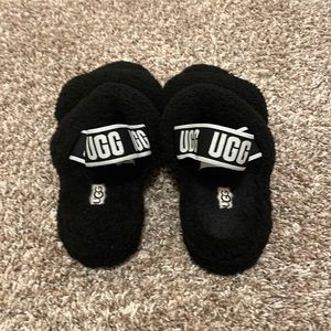 UGG BLACK/WHITE SLIPPERS